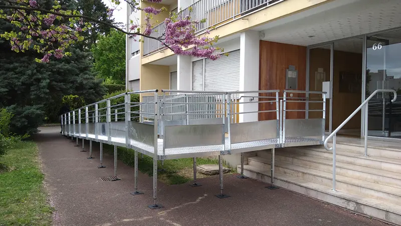 projet_termine_rampe_acces_kmino_lyon.webp