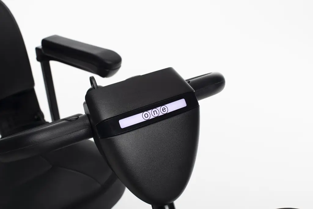 One - Detail front light.webp